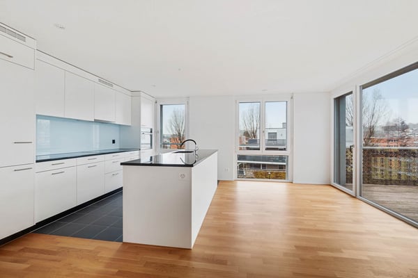 Moderne 3.5-Zimmer-Wohnung mit grossem Balkon nahe Zürich 2