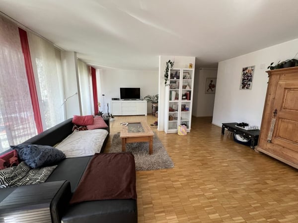 Lichtdurchflutete 1.5 (5.5)-Zimmer-Wohnung an bevorzugter Lage im Tittwiesenpark 2