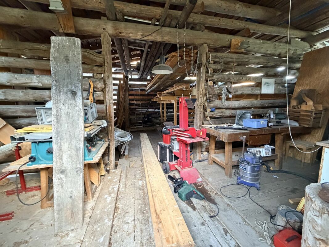 Immobilie in Uors - Idyllisches Einfamilienhaus mit zwei Ställen im Val Lumnezia (Surin) - Bild 7