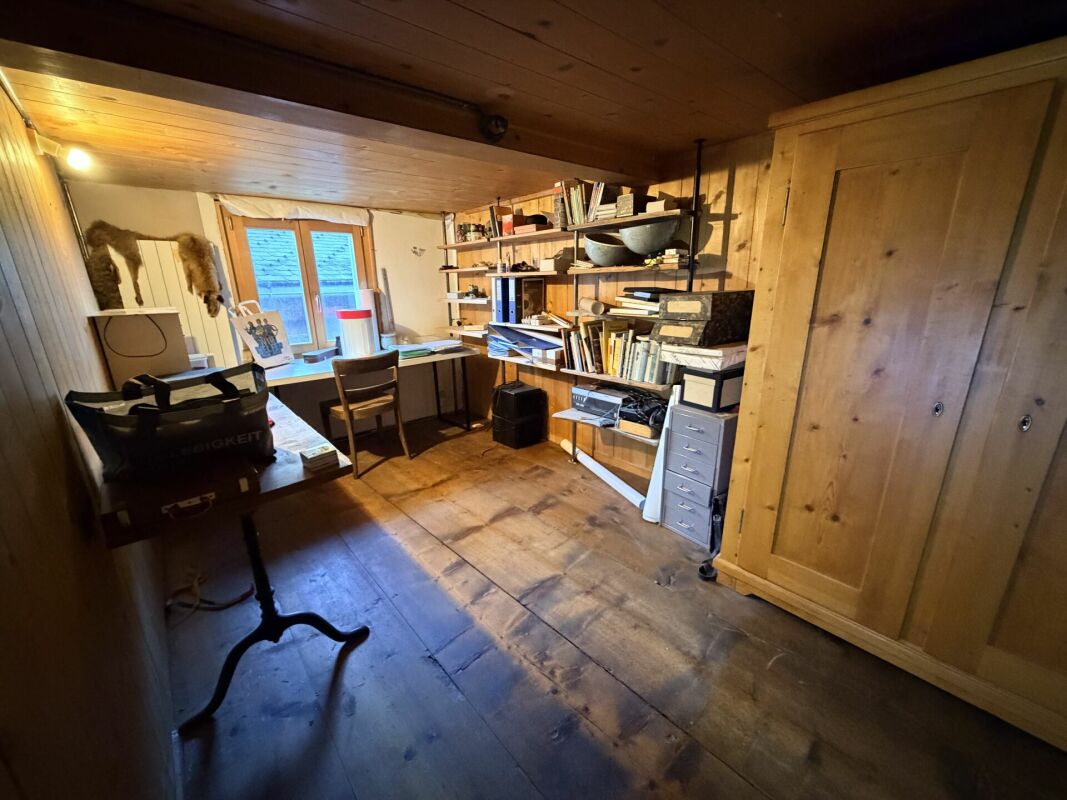 Immobilie in Uors - Idyllisches Einfamilienhaus mit zwei Ställen im Val Lumnezia (Surin) - Bild 6