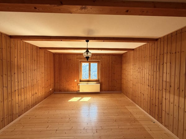 Tradition trifft Moderne - 6.5 Zi-EFH mit 3.5 Zi-Einliegerwohnung mit Bergpanorama in Ruschein 5