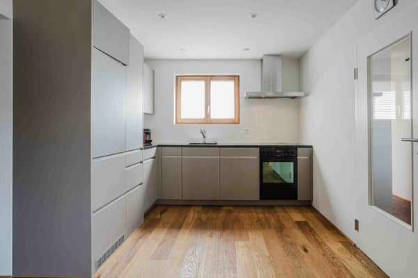 Tradition trifft Moderne - 6.5 Zi-EFH mit 3.5 Zi-Einliegerwohnung mit Bergpanorama in Ruschein 8