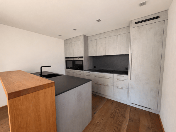 Tradition trifft Moderne - 6.5 Zi-EFH mit 3.5 Zi-Einliegerwohnung mit Bergpanorama in Ruschein 2