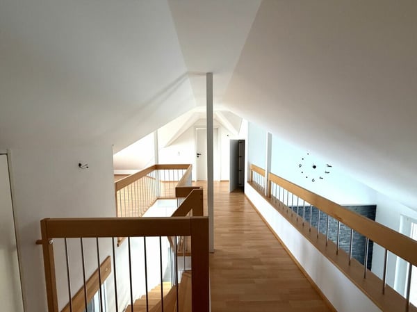 Wohnen auf zwei Ebenen - gepflegte 6.5-Zimmer-Maisonette-Dachwohnung mit Galerie 7