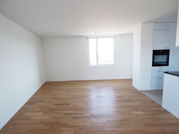 schöne 2.5 Zimmer-Wohnung mit Loggia 2