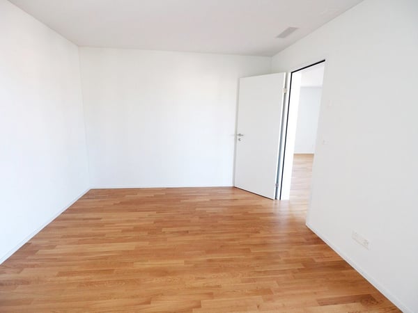 schöne 2.5 Zimmer-Wohnung mit Loggia 3