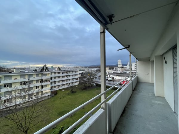 Helle Teilsanierte Wohnung 3