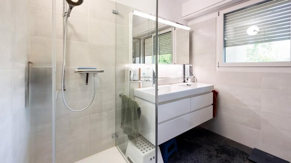 6.5-Zimmer-Maisonettewohnung mit Cheminée und zwei Balkonen in Riehen 3