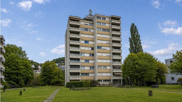 3.5-Zimmerwohnung mit Balkon, Einkauf und ÖV in unmittelbarer Nähe