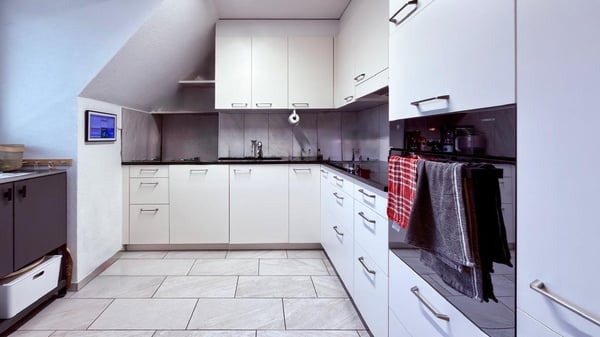 6.5-Zimmer-Maisonettewohnung mit Cheminée und zwei Balkonen in Riehen 2