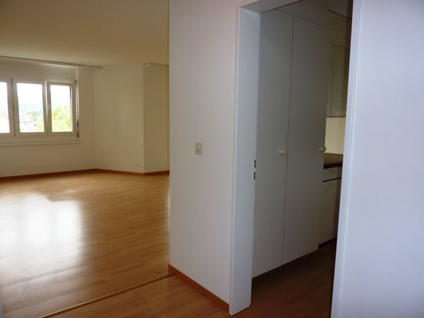 Helle Wohnung mit tollem Balkon 8