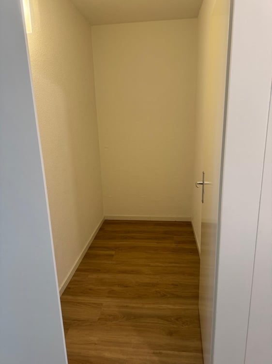 Grosszügige 3.5 Zimmerwohnung am Wiesenplatz mit 2 Balkonen 8