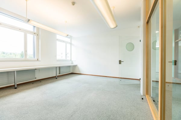🏢 ✨ Grosszügige Fläche mit unterteilten Einzelräumen 15