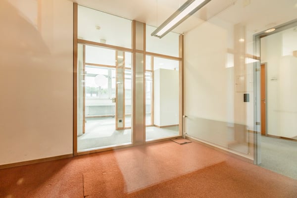 🏢 ✨ Grosszügige Fläche mit unterteilten Einzelräumen 6