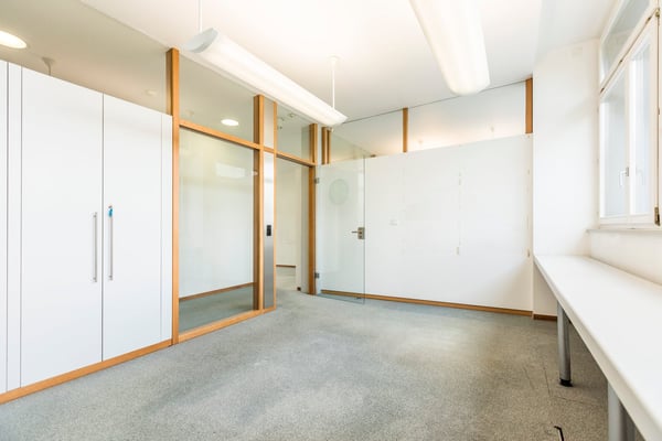 🏢 ✨ Grosszügige Fläche mit unterteilten Einzelräumen 12