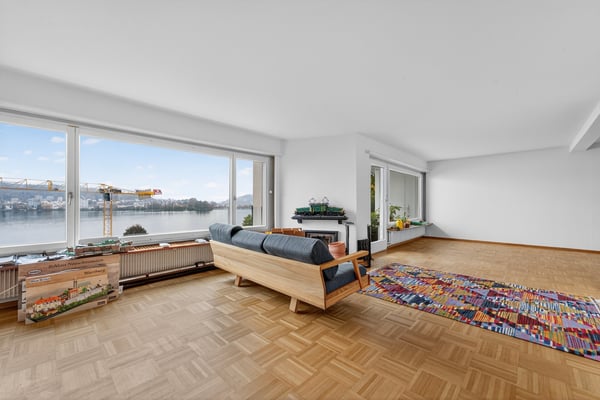 Charmante 1-Zimmerwohnung mit Charakter Wohnen an bester Lage mit traumhafter Seesicht 2