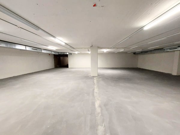 Lagerräume von 80m2 bis 400m2 4