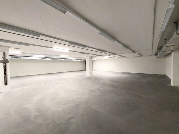 Lagerräume von 80m2 bis 400m2 2