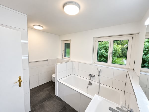 Wohnen mit Weitblick sanierte 5-Zimmer-Wohnung mit unverbaubarer Seesicht 5