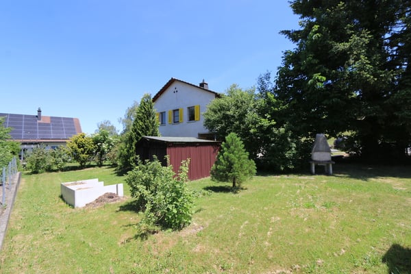 Charmantes Sanierungsobjekt an idyllischer Lage mit grossem Garten 2