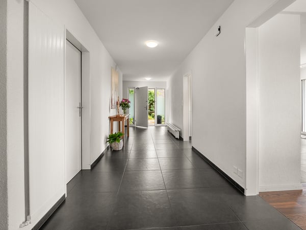 Grosszügiges Familienparadies mit Weitblick über das Limmattal bis Zü 7
