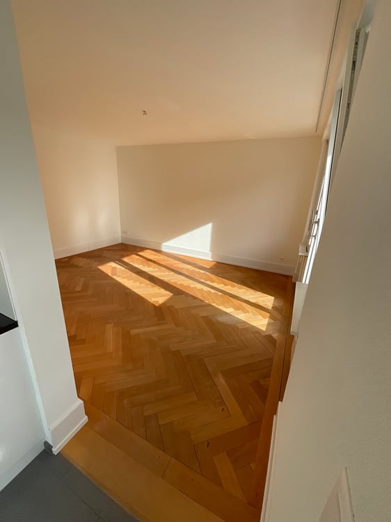 Modern sanierte 2.5-Zimmer Altbau-Wohnung in Zürich 8