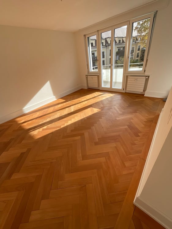 Modern sanierte 2.5-Zimmer Altbau-Wohnung in Zürich 5