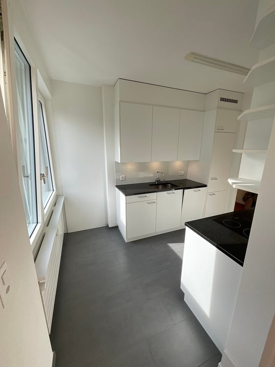 Modern sanierte 2.5-Zimmer Altbau-Wohnung in Zürich 4