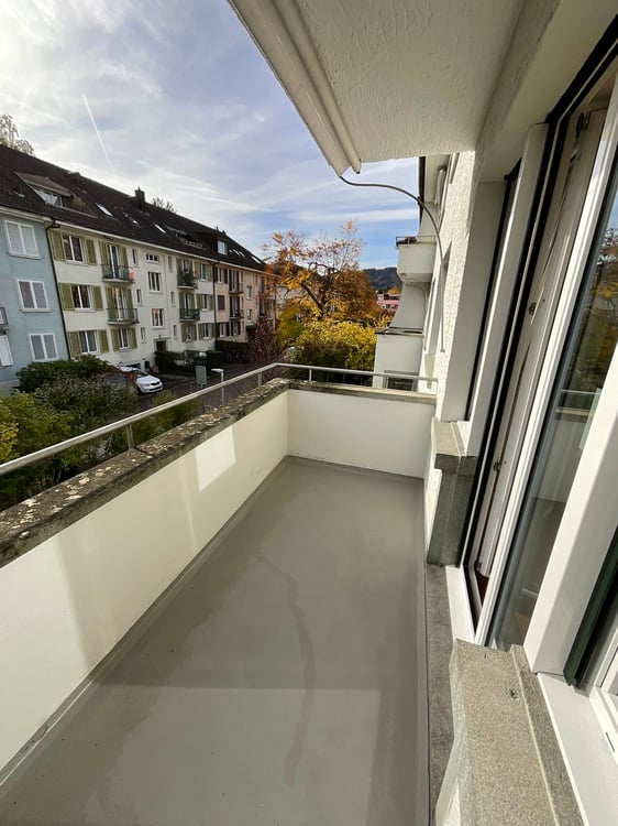 Modern sanierte 2.5-Zimmer Altbau-Wohnung in Zürich 15