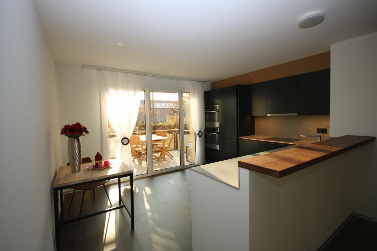 Moderne Wohnung in gepflegter Überbauung mit zwei Balkone!