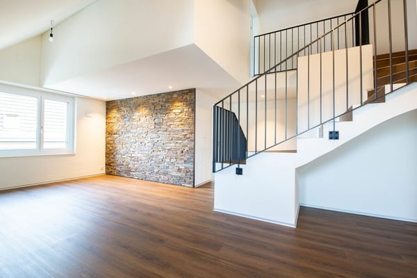 Moderne Dachgeschoss-Wohnung im Herzen von Nänikon 3
