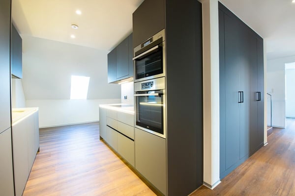 Moderne Dachgeschoss-Wohnung im Herzen von Nänikon 1