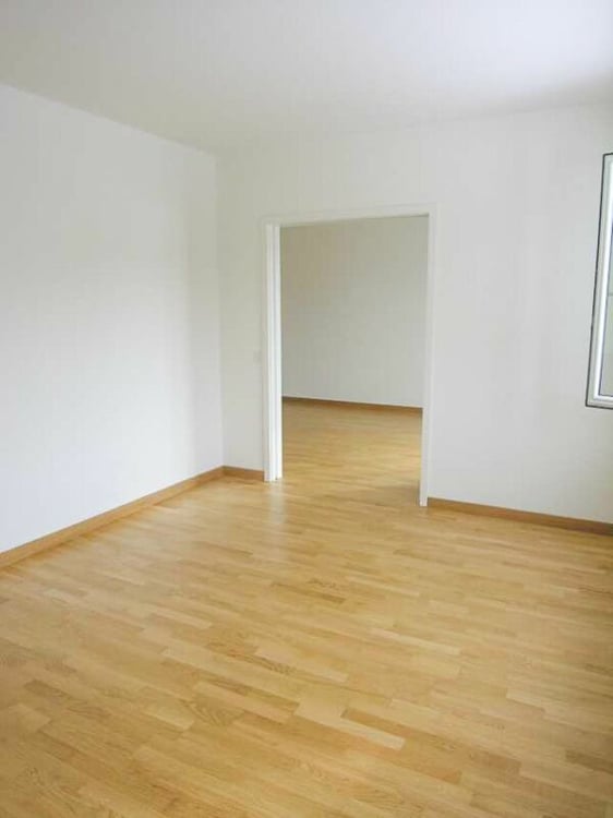 Grosszügige 4-Zimmer-Wohnung an zentraler Lage 2