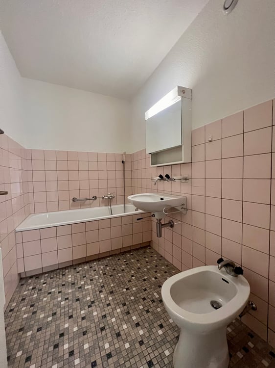 Helle und gemütliche Wohnung in ruhigem Quartier 7