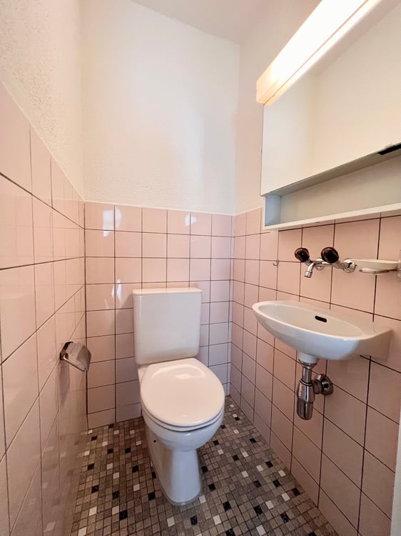 Helle und gemütliche Wohnung in ruhigem Quartier 8