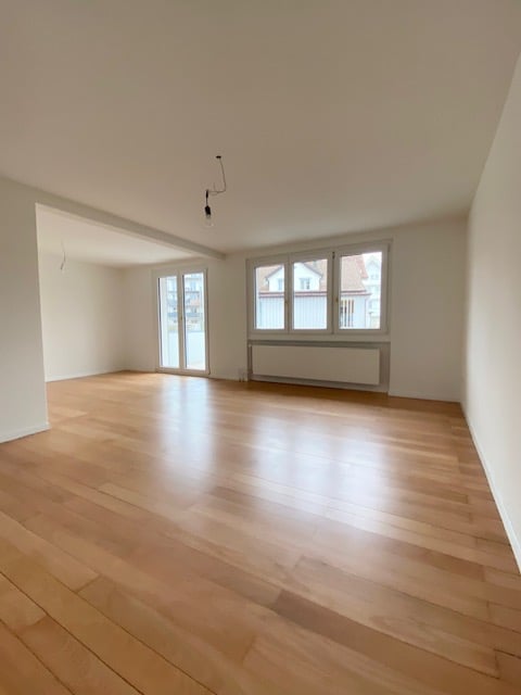 Luxeriöse sanierte 4,5 Zimmer Altbau Wohnung mit Balkon im Zentrum von Herisau 2