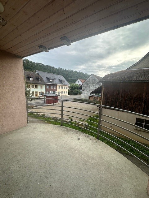 Ansprechende Wohnung mit zwei Balkonen 3