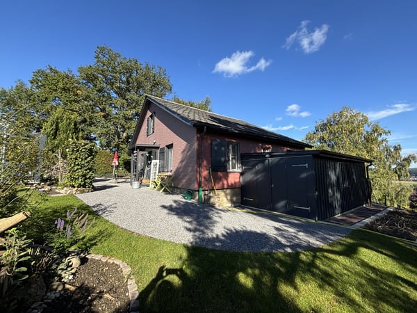 Charmantes 1.5-Zimmer-EFH mit viel Umschwung und Rheinblick 2