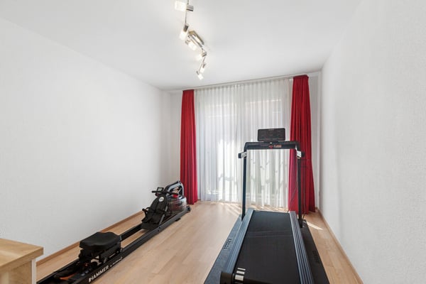 Wohnen mit Weitblick: Gepflegtes 5.5-Zimmer-Eckhaus mit zwei Terrassen 9
