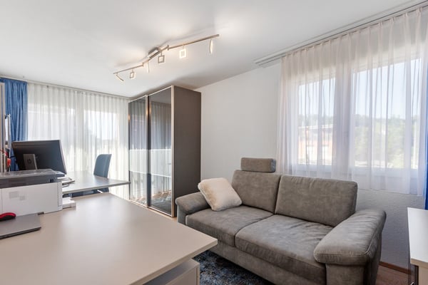Wohnen mit Weitblick: Gepflegtes 5.5-Zimmer-Eckhaus mit zwei Terrassen 8