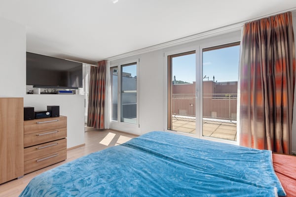 Wohnen mit Weitblick: Gepflegtes 5.5-Zimmer-Eckhaus mit zwei Terrassen 11
