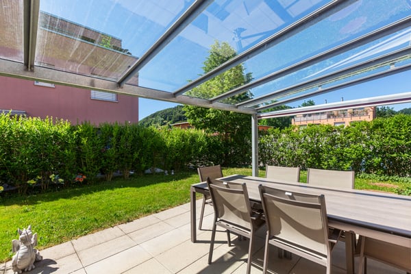 Wohnen mit Weitblick: Gepflegtes 5.5-Zimmer-Eckhaus mit zwei Terrassen 6