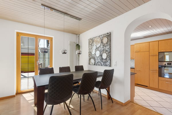 Ein Haus mit Geschichte: Grosszügiges 6.5-EFH mit schönem Wintergarten 6