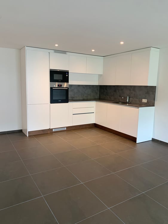 Luxuriöse 2 1/2 Zimmer-Wohnung mit eigenem Waschturm und grossen Balkon 4