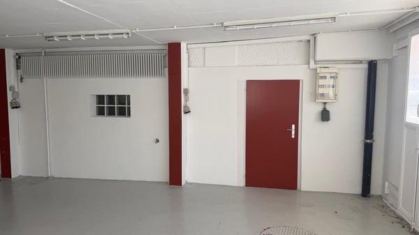 220m² helle Lager-/Gewerbefläche mit eigenem WC & Direktzufahrt 10