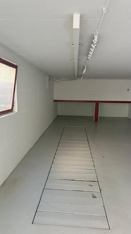 220m² helle Lager-/Gewerbefläche mit eigenem WC & Direktzufahrt 6