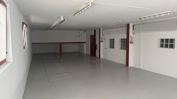 220m² helle Lager-/Gewerbefläche mit eigenem WC & Direktzufahrt 3