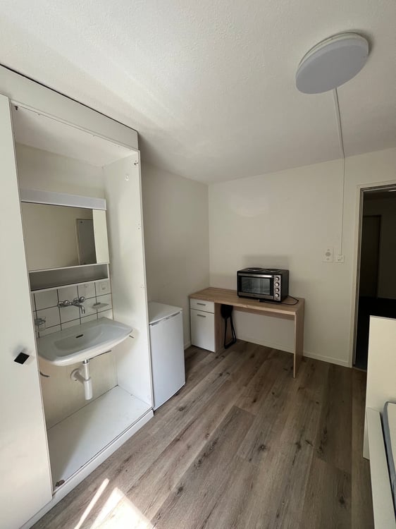 zentral gelegen, nur wenige Gehminungen zum Spisertor 5