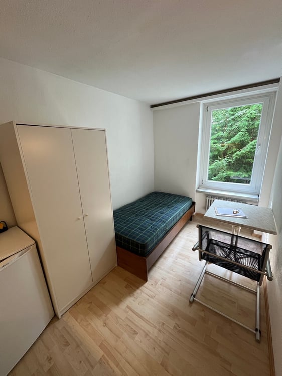 zentral gelegen, nur wenige Gehminungen zum Spisertor 2