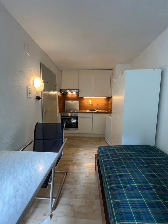 zentral gelegen, nur wenige Gehminungen zum Spisertor 1